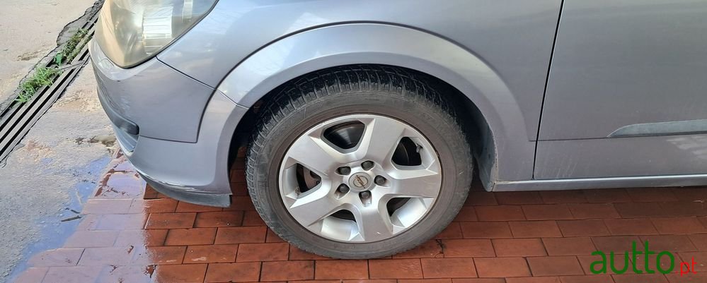 2006' Opel Astra 1.3 Cdti Enjoy photo #2