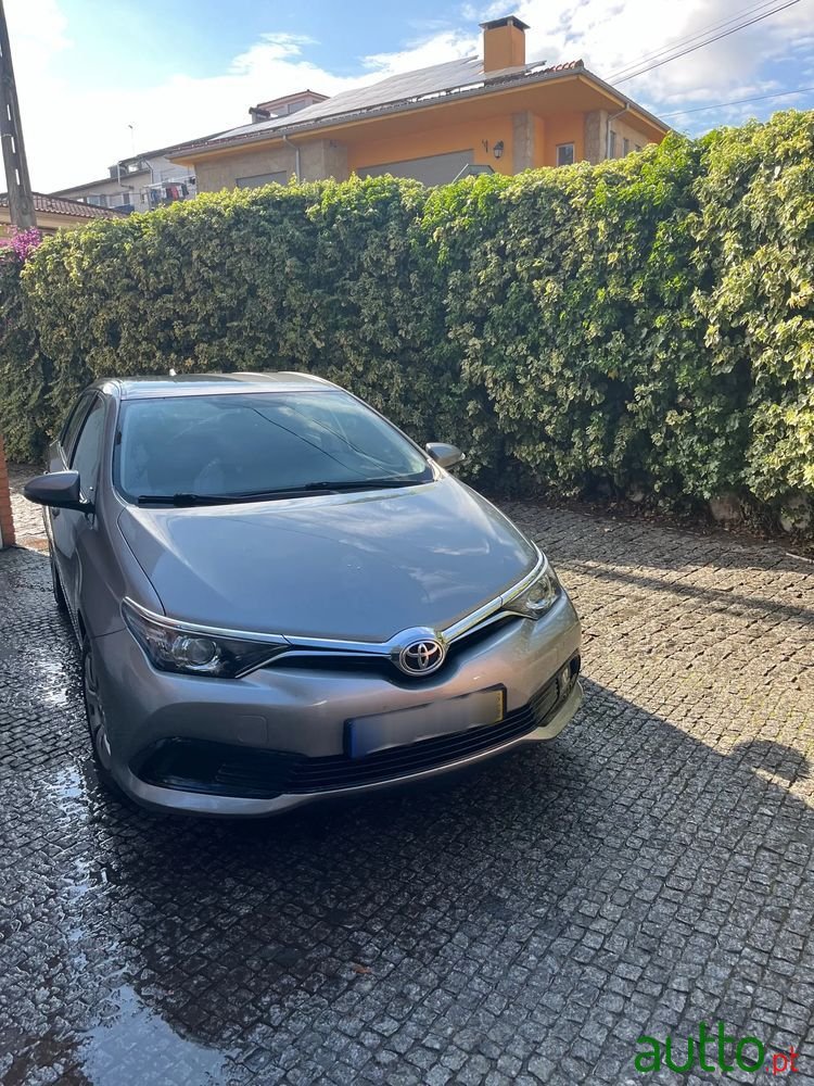 2015' Toyota Auris photo #1