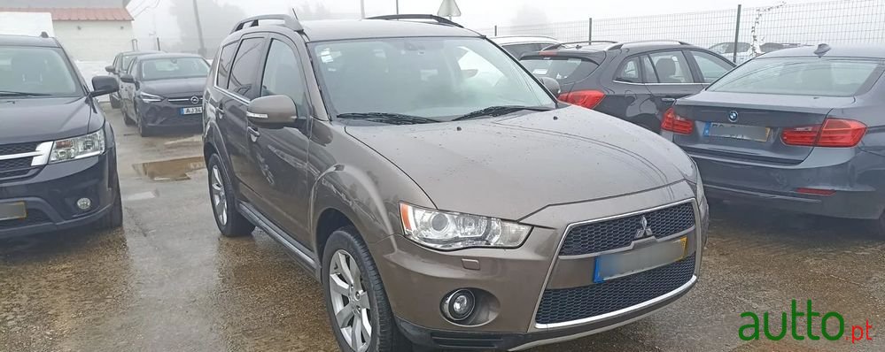 2012' Mitsubishi Outlander 2.2 Di-D Intense+ photo #2