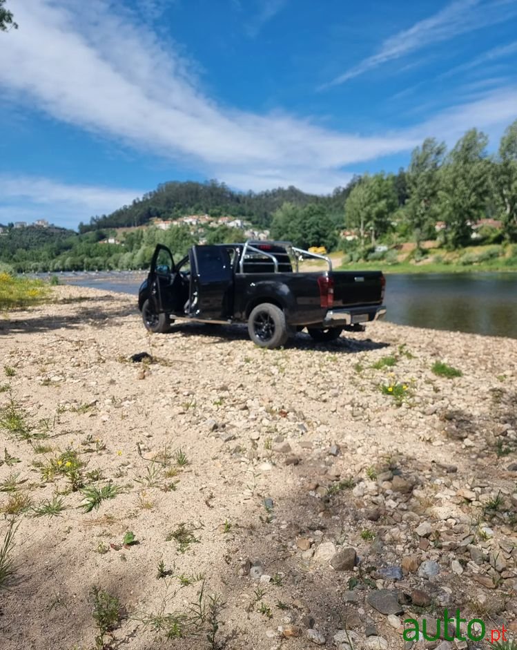 2015' Isuzu D-Max photo #1
