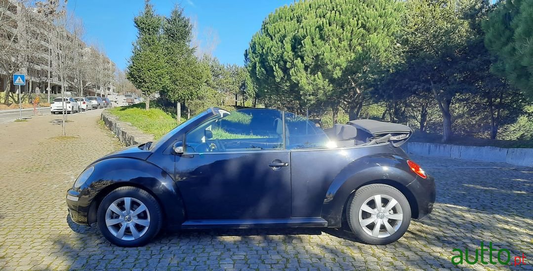 2007' Volkswagen New Beetle photo #3