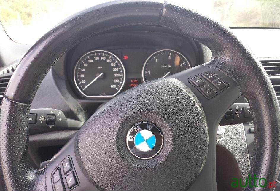 2009' BMW 120 D photo #2