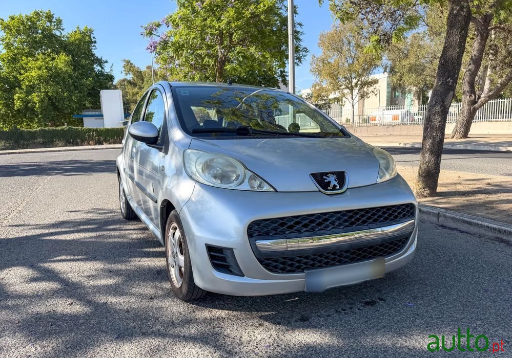 2011' Peugeot 107 1.0 Black&Silver photo #5