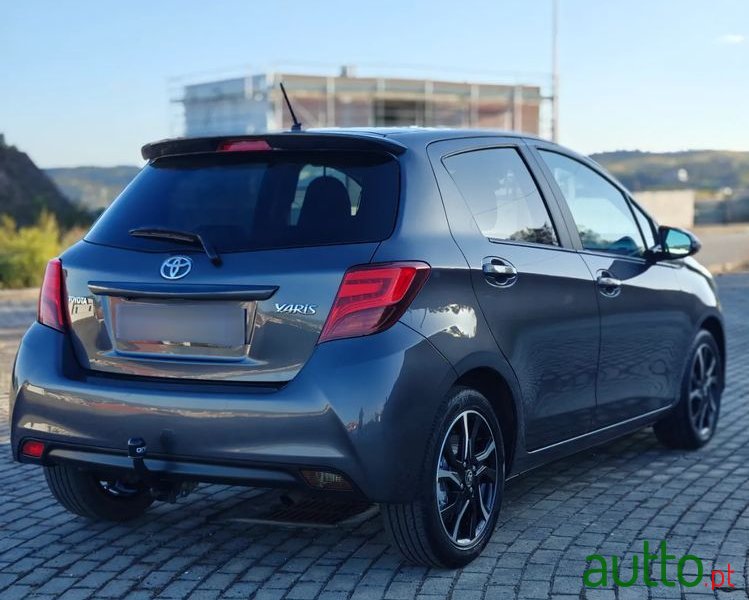 2014' Toyota Yaris photo #3