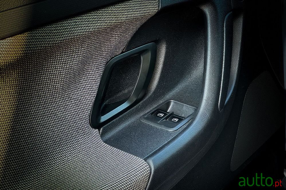 2013' Skoda Fabia Break photo #4