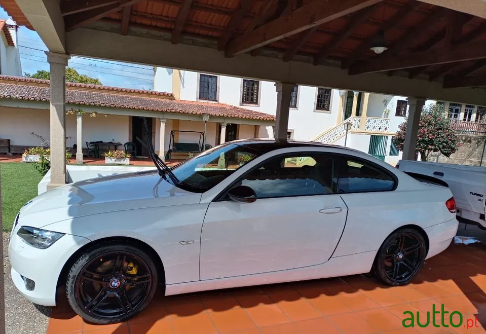 2009' BMW 316 photo #1