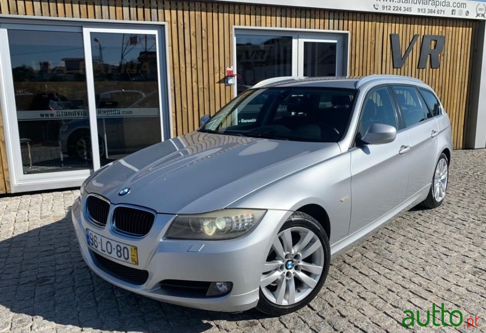 2011' BMW 320 photo #1