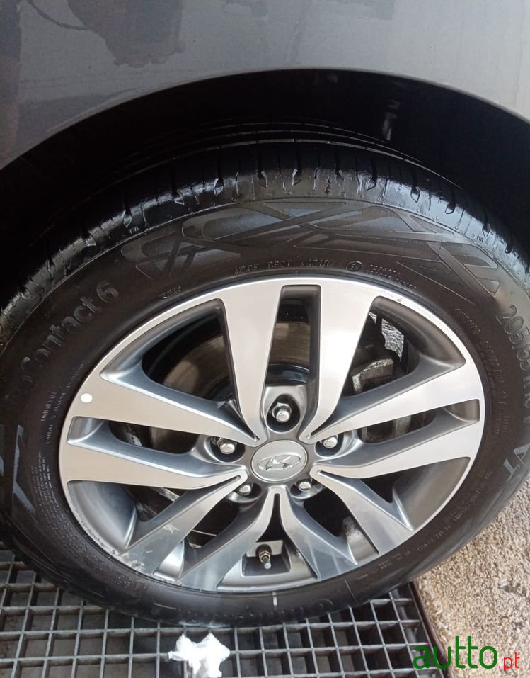 2018' Hyundai i30 Cw photo #2