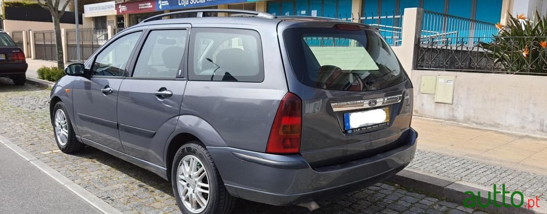 2002' Ford Focus Sw photo #3