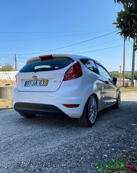 2010' Ford Fiesta photo #6