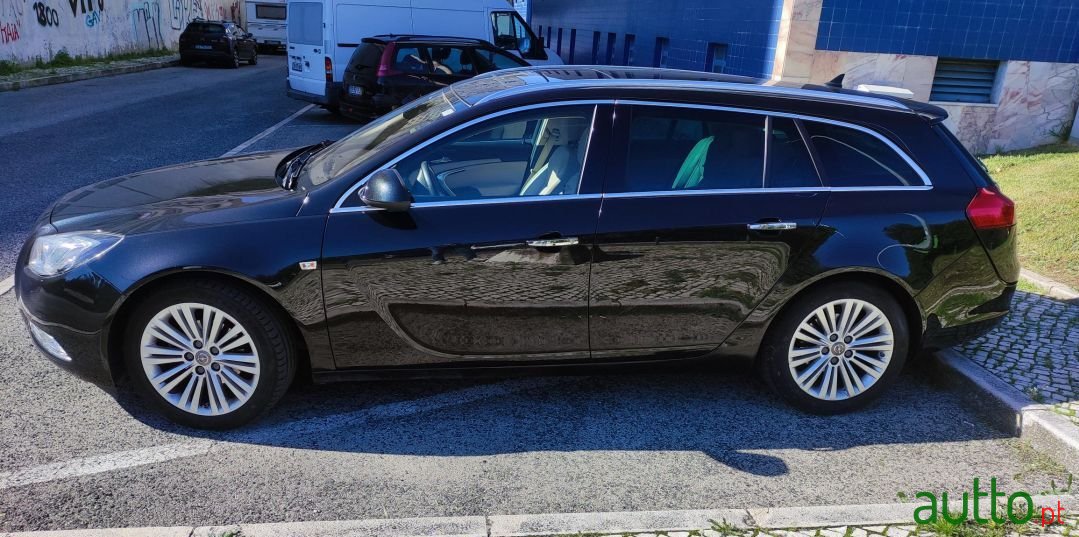 2012' Opel Insignia Sports Tourer photo #2