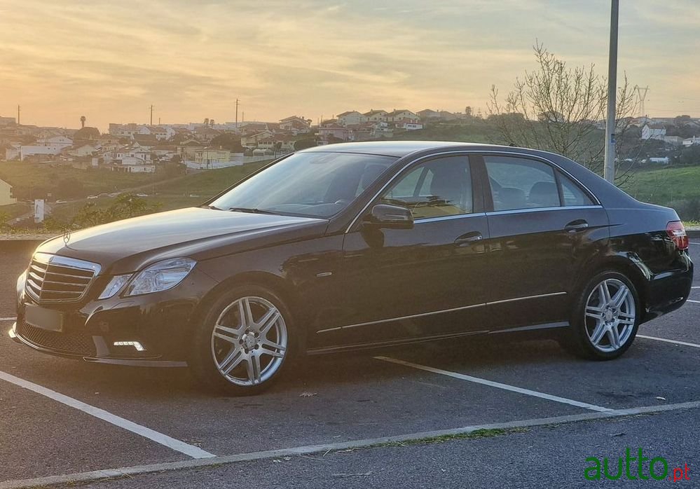 2011' Mercedes-Benz E 250 photo #1