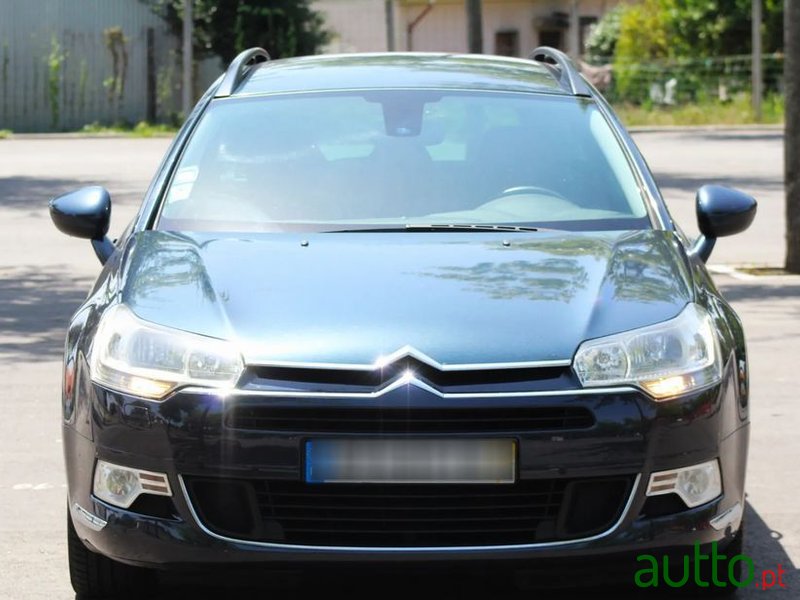 2010' Citroen C5 Tourer photo #2