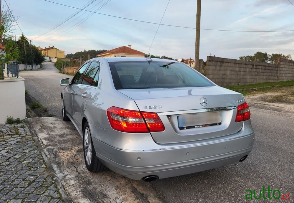 2011' Mercedes-Benz E 350 photo #2