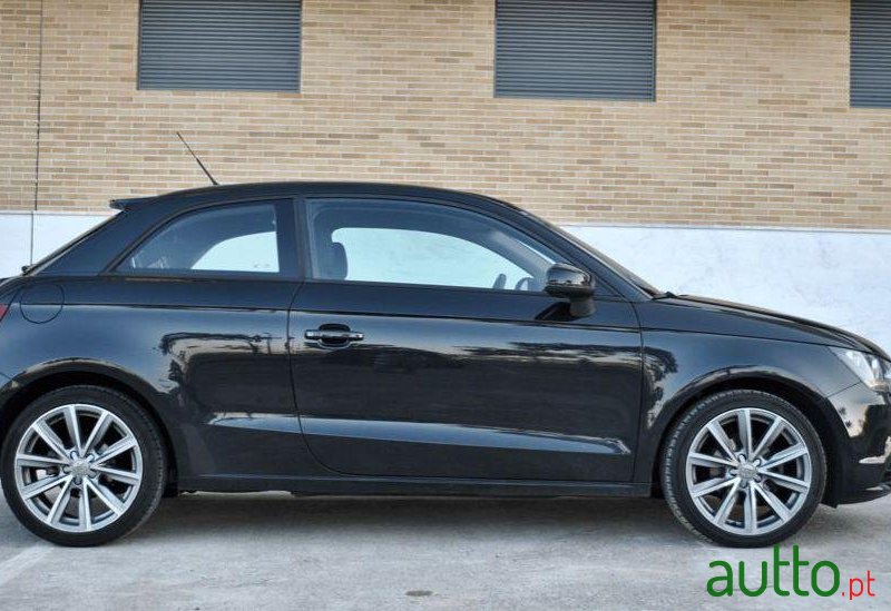 2011' Audi A1 S-Tronic Sport photo #2