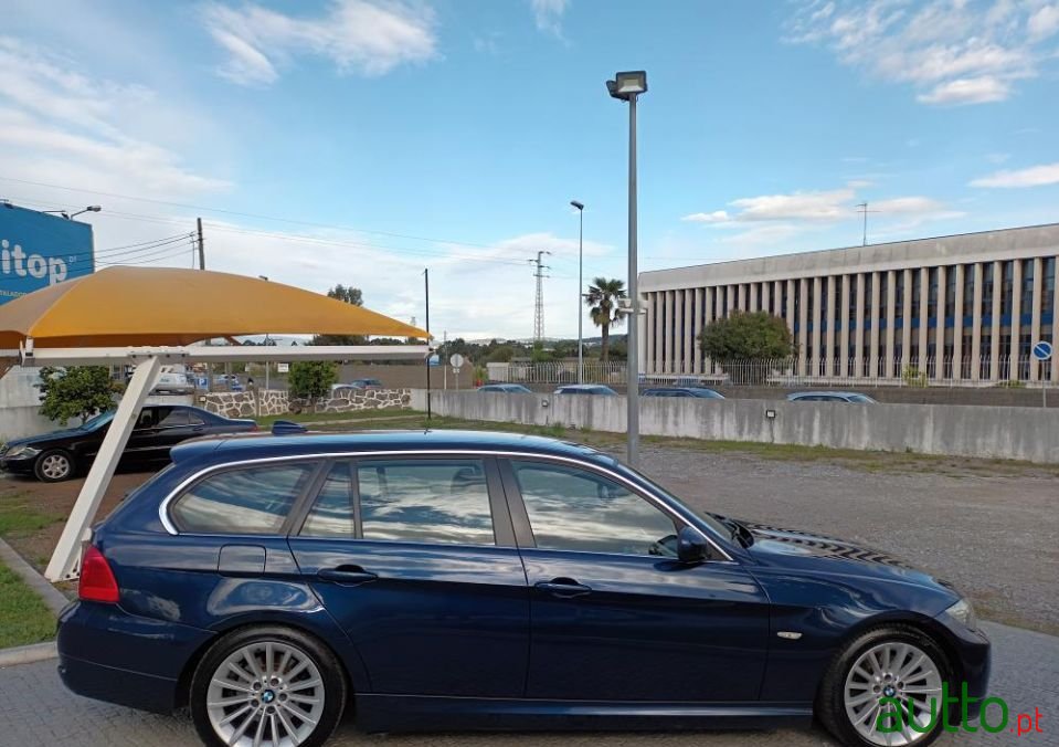 2011' BMW 320 photo #5