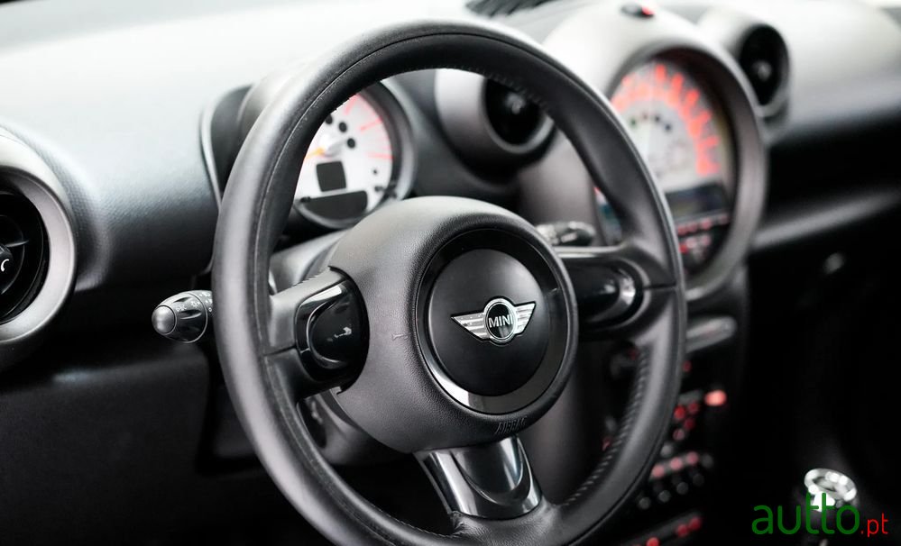 2011' MINI Countryman One D photo #6