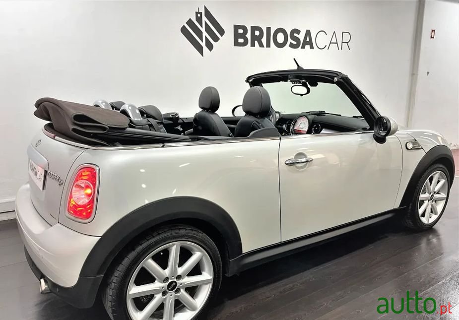 2013' MINI Cabrio photo #5
