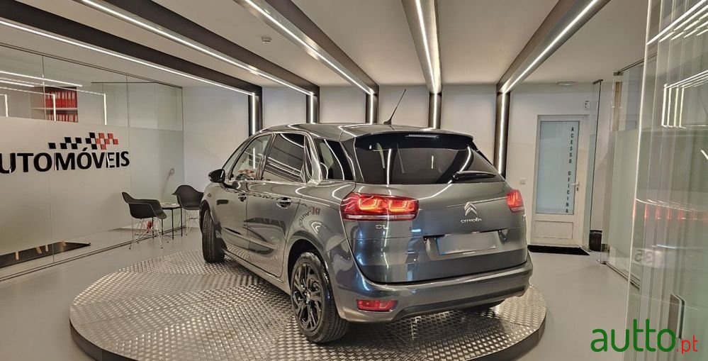 2014' Citroen C4 Picasso photo #3