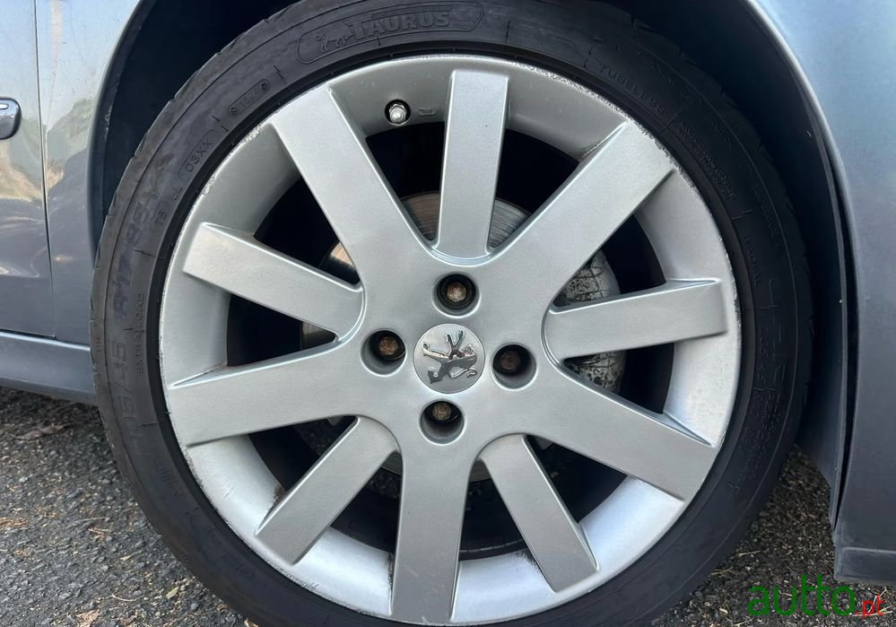 2011' Peugeot 207 120 Vti Rc-Line photo #3