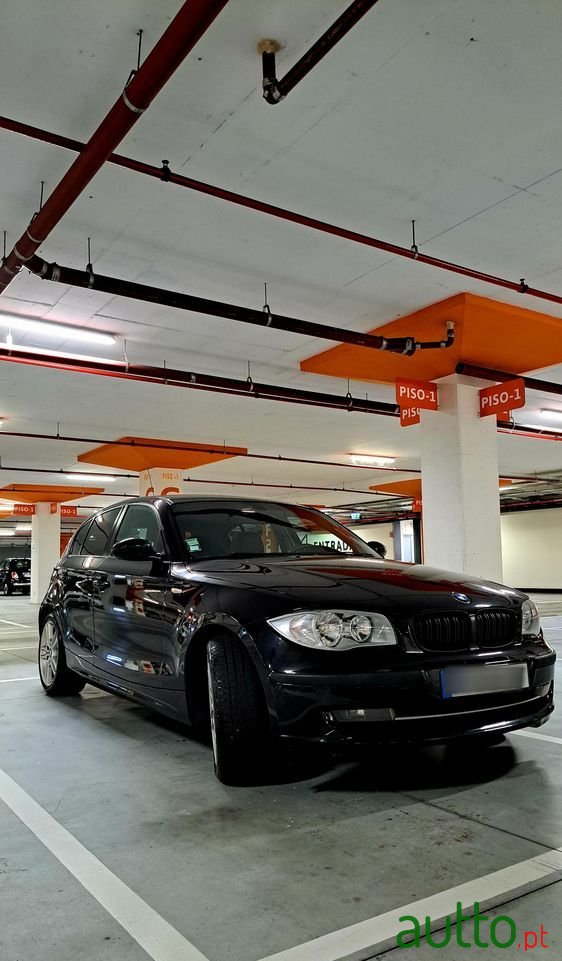 2009' BMW 118 D photo #2