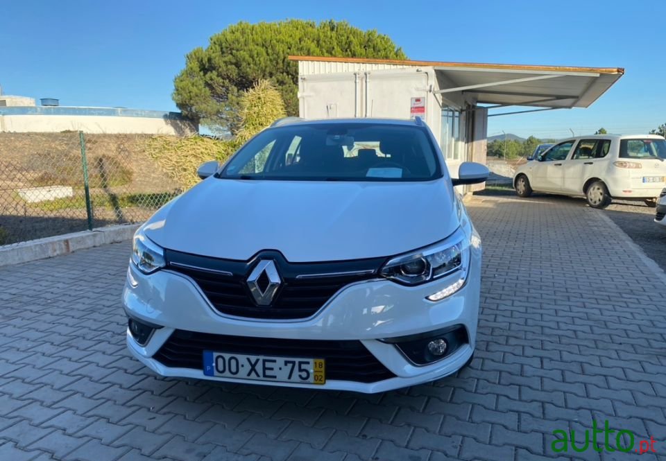 2018' Renault Megane Sport Tourer photo #2