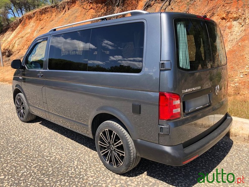 2017' Volkswagen Transporter photo #4