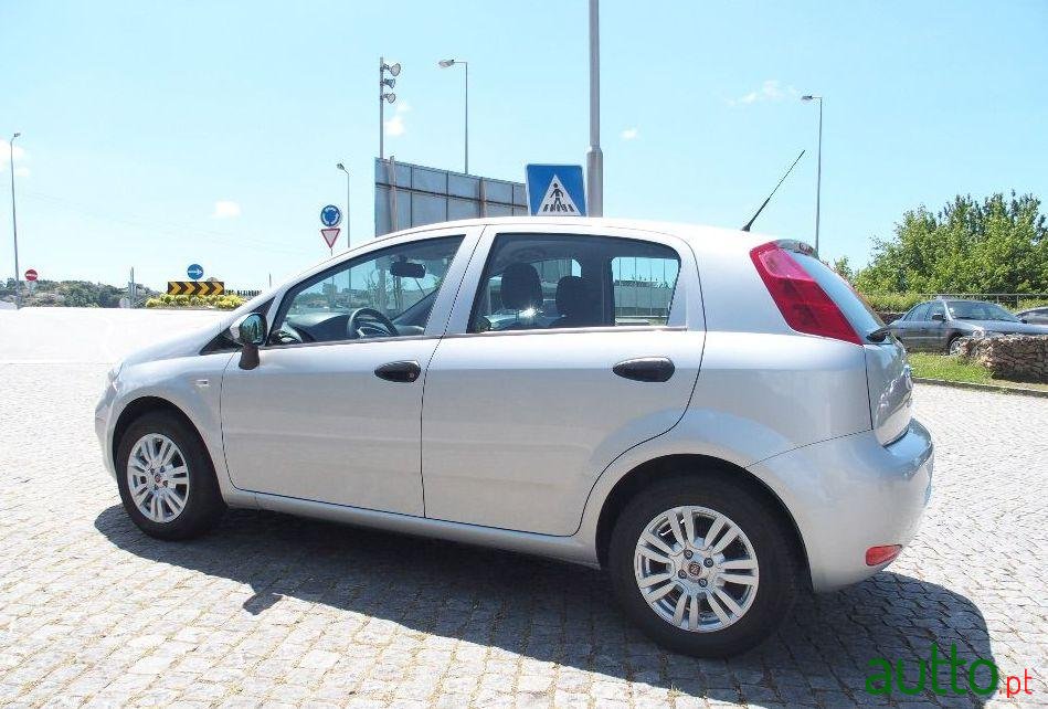 2015' Fiat Grande-Punto 1.2 Easy photo #1