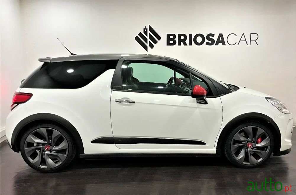 2011' Citroen DS3 photo #3