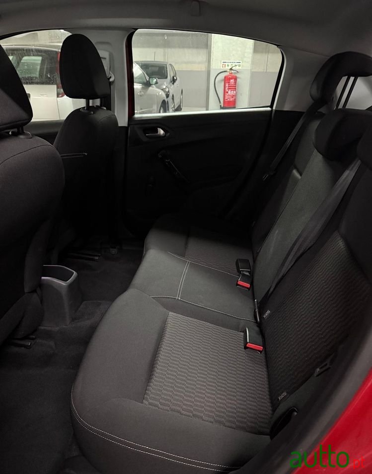 2017' Peugeot 208 photo #6