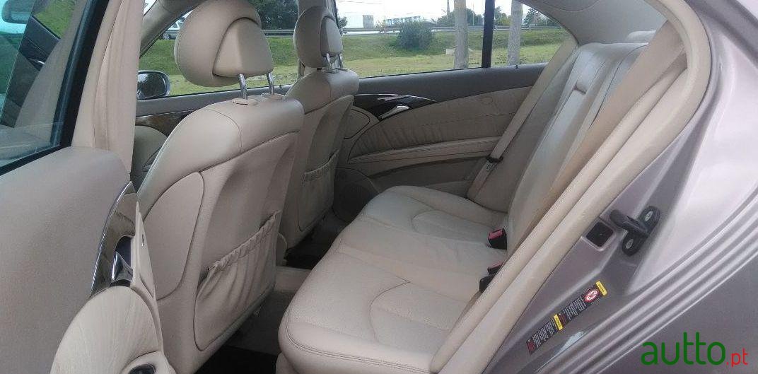 2005' Mercedes-Benz E-320 photo #2