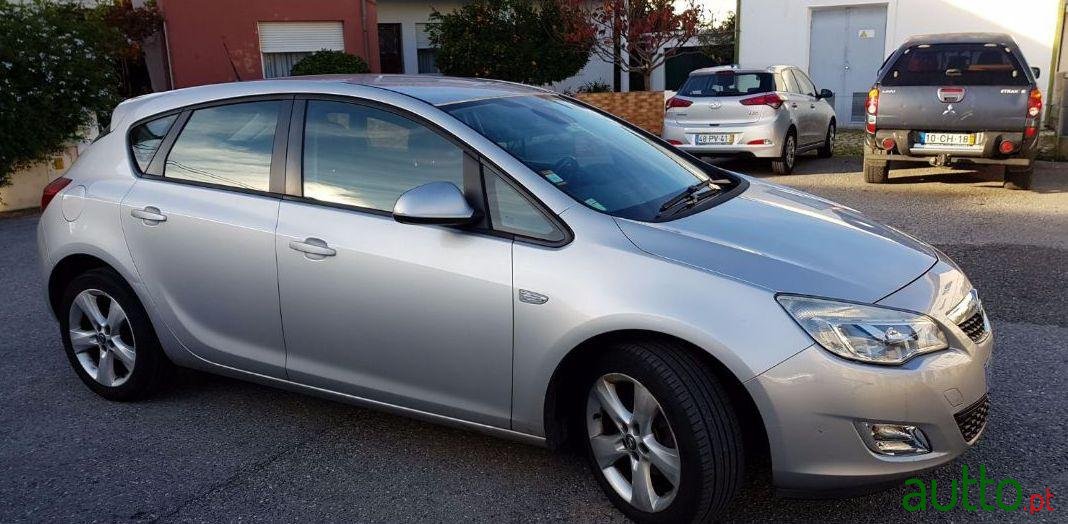 2010' Opel Astra 1.3 Ecoflex photo #1