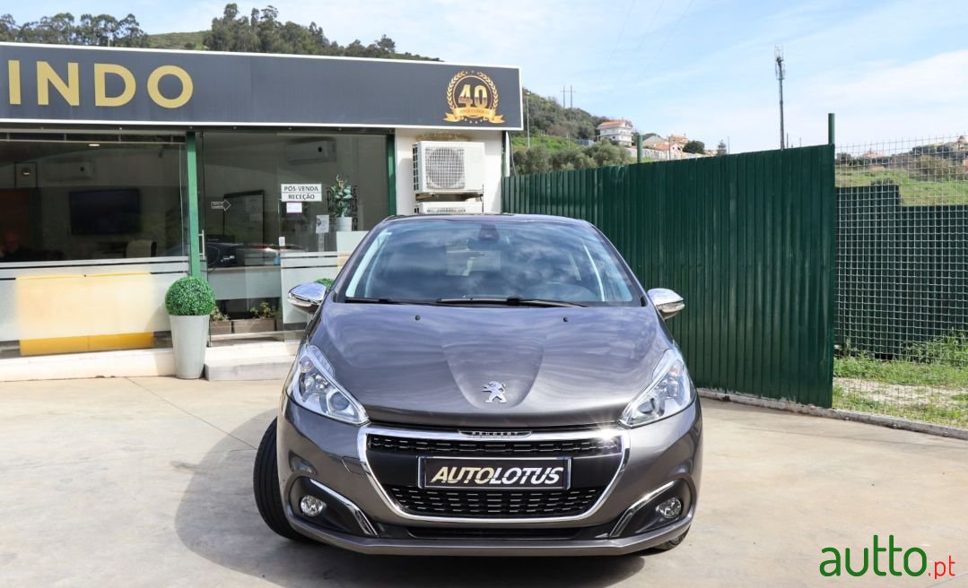 2019' Peugeot 208 photo #2