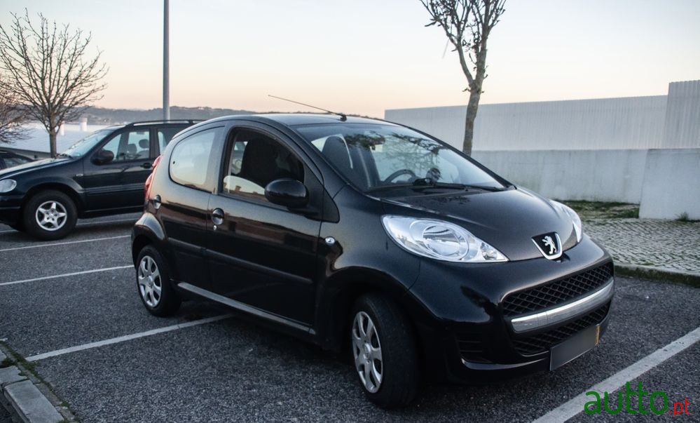 2009' Peugeot 107 1.0 Trendy photo #1