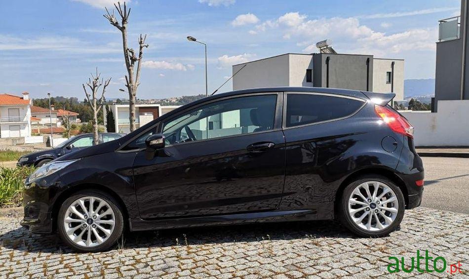 2015' Ford Fiesta photo #4