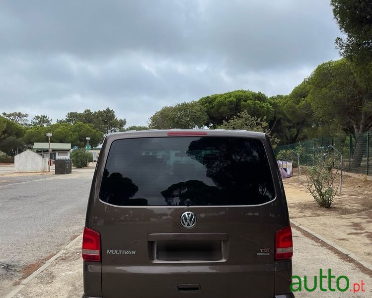 2015' Volkswagen Multivan photo #3