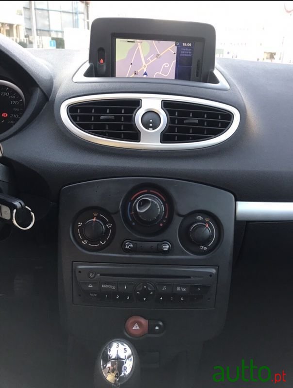 2009' Renault Clio photo #5