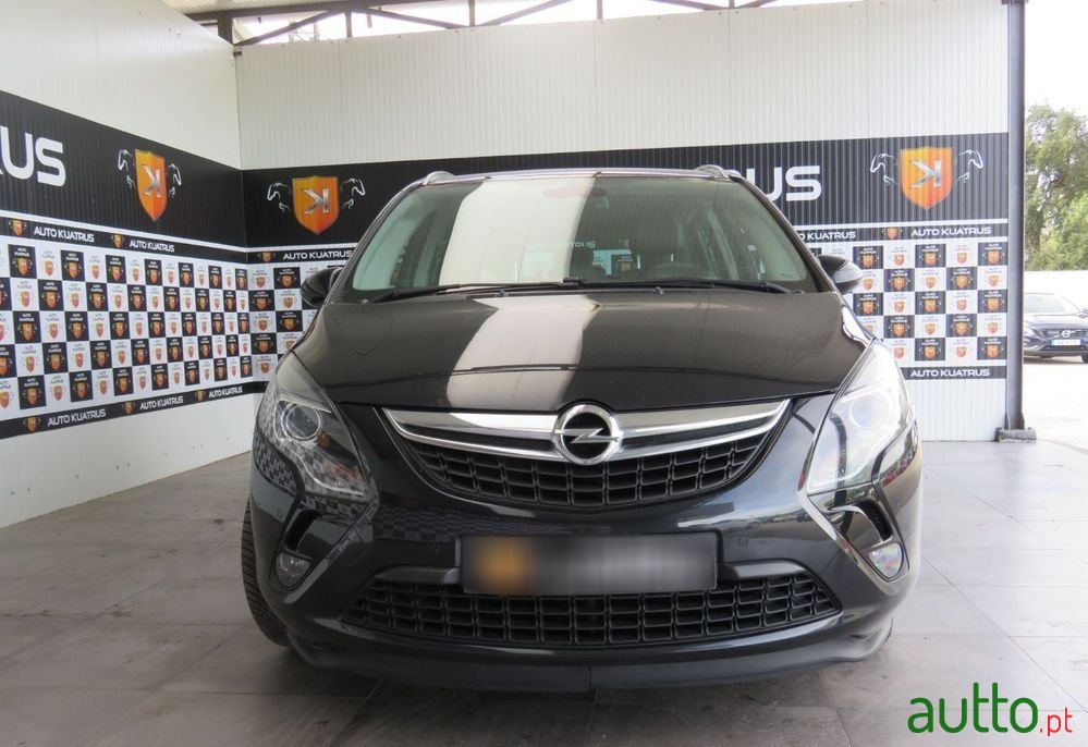2015' Opel Zafira photo #2