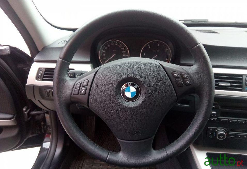 2012' BMW 318 photo #5