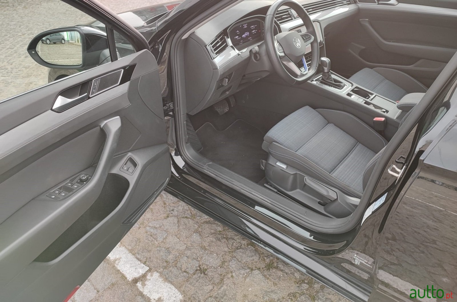 2020' Volkswagen Passat Variant photo #2