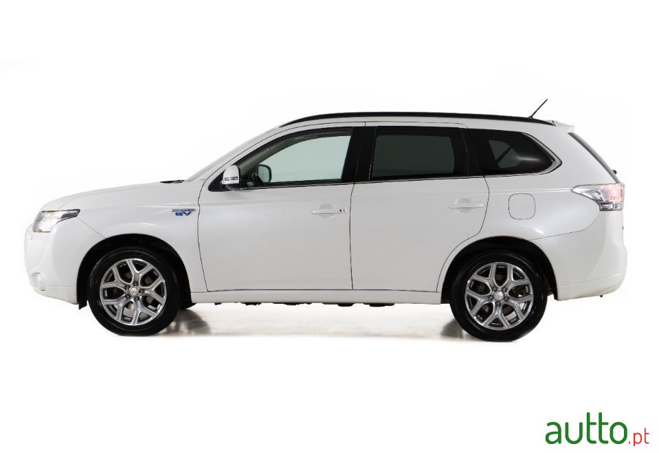 2015' Mitsubishi Outlander photo #4