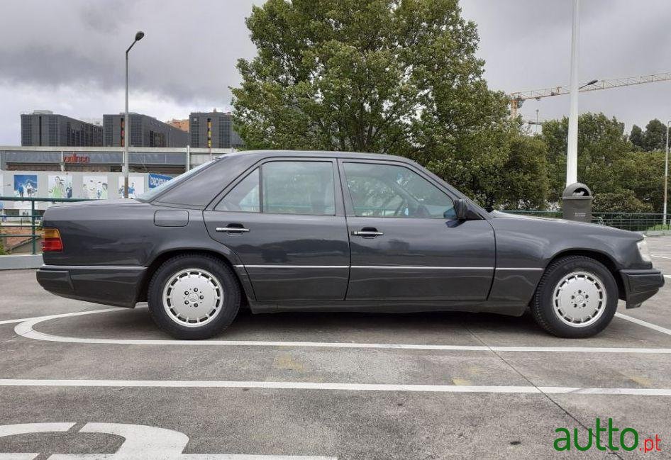1989' Mercedes-Benz E-250 photo #1