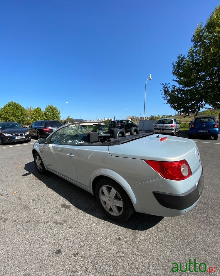 2004' Renault Megane photo #3