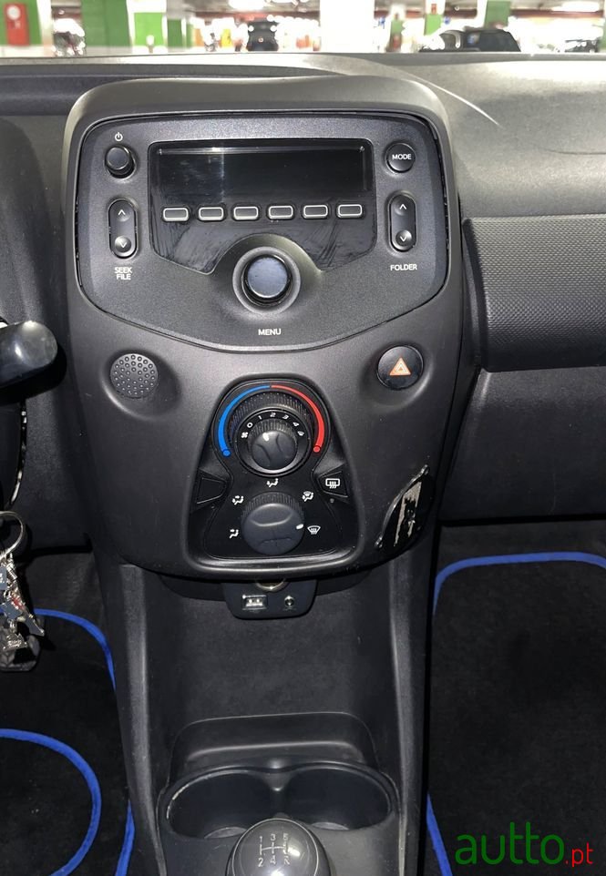 2015' Peugeot 108 photo #5