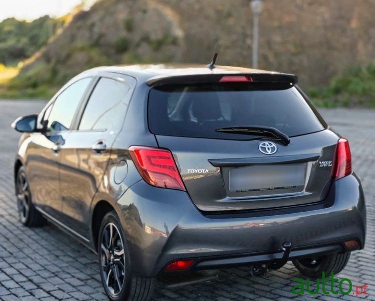 2014' Toyota Yaris photo #2