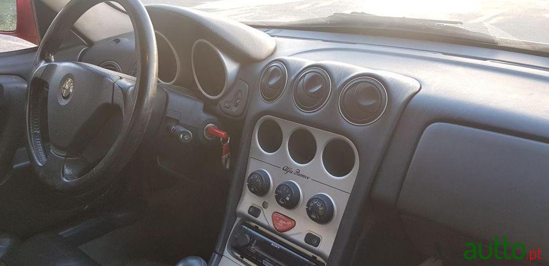 2002' Alfa Romeo GTV photo #4