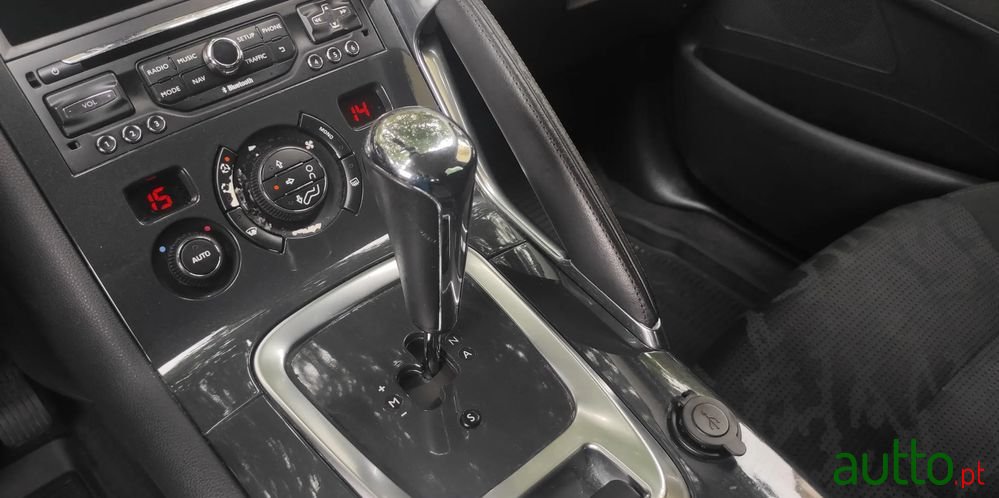 2013' Peugeot 3008 photo #1