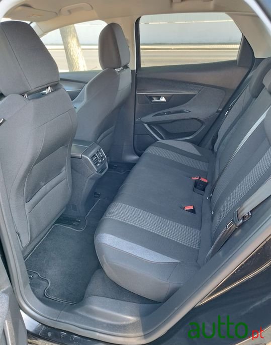 2018' Peugeot 3008 photo #5