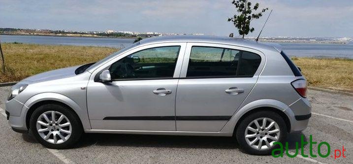 2004' Opel Astra photo #2
