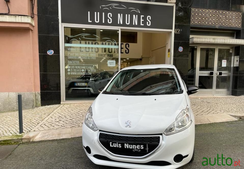 2013' Peugeot 208 photo #2